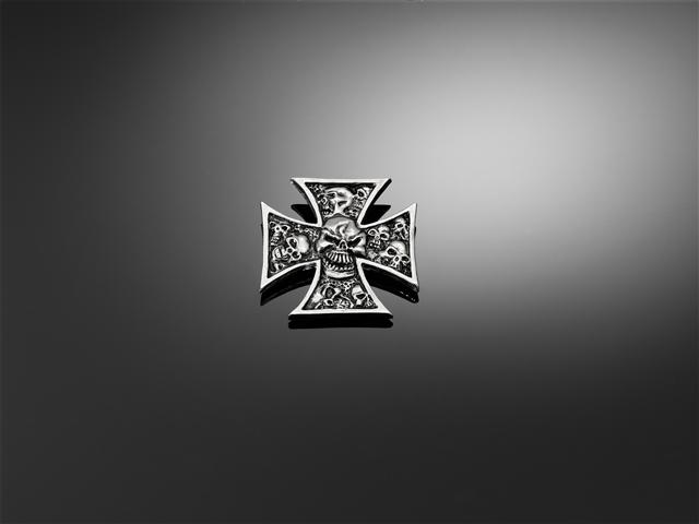 Emblem "'Maltese Grave" in chrome 4x4 cmThe stable emblem wi ...